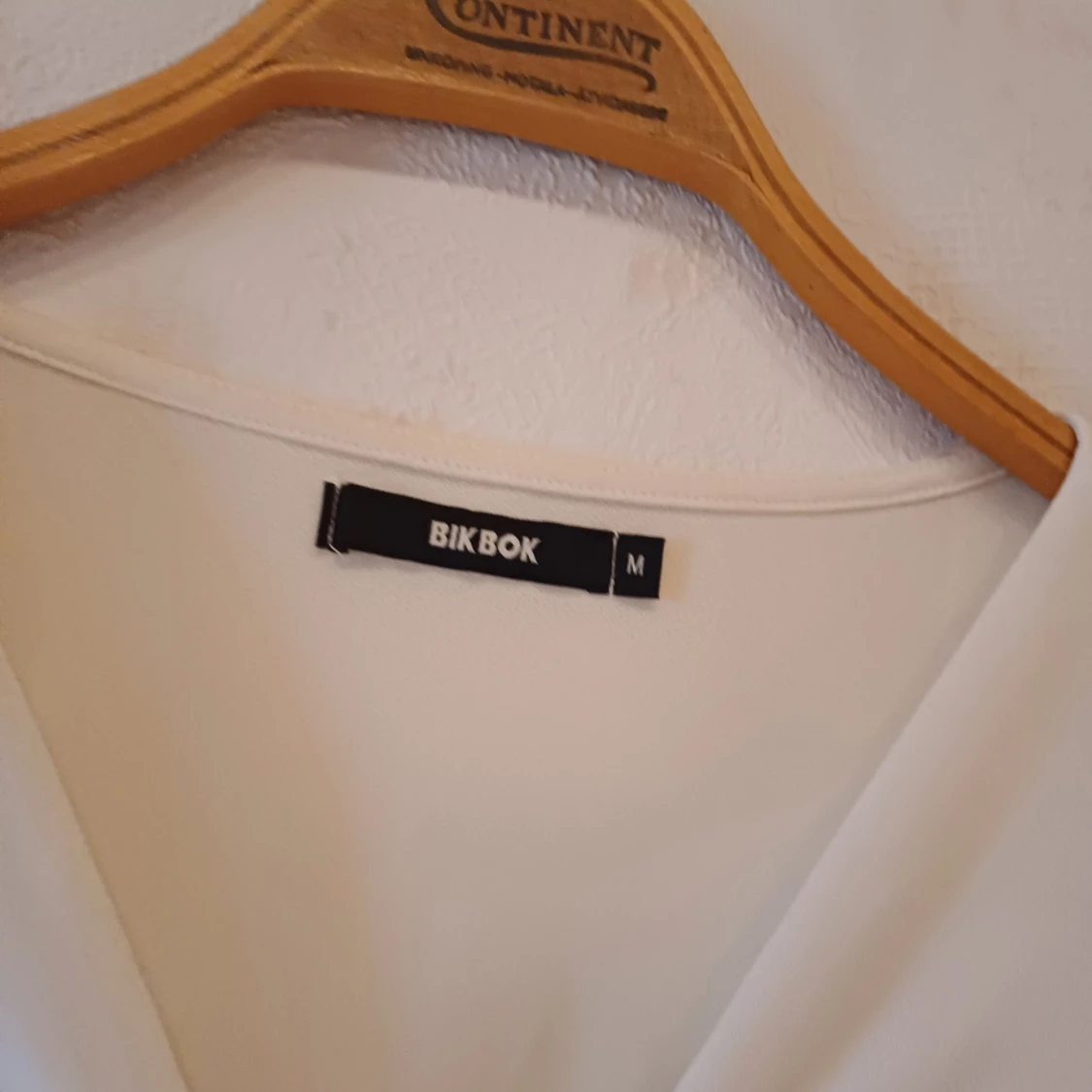 Vit långärmad topp från Bik Bok - 2