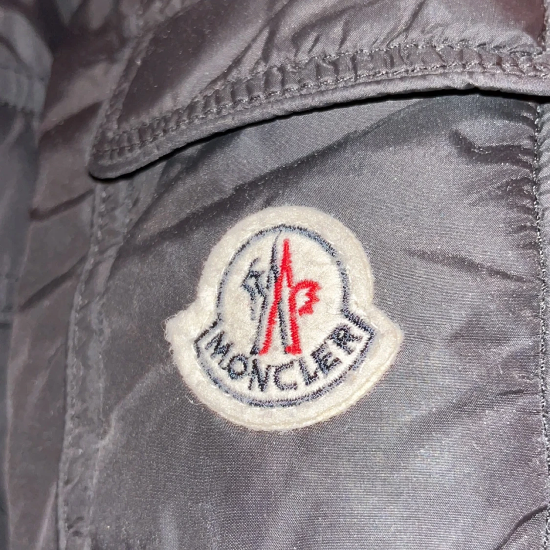 Svart dunjacka från Moncler - 2