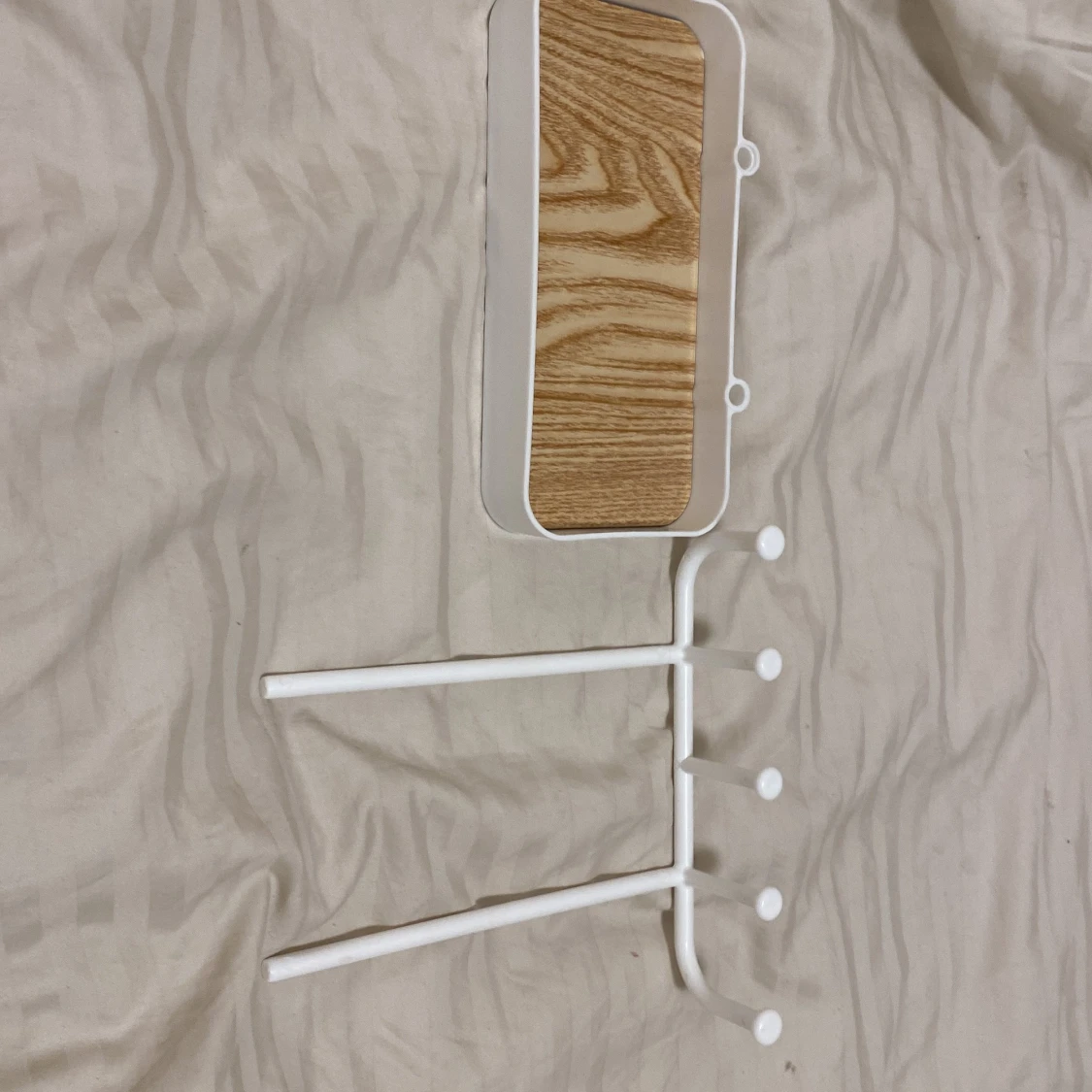Smyckesställ i vit metall och trä - 3