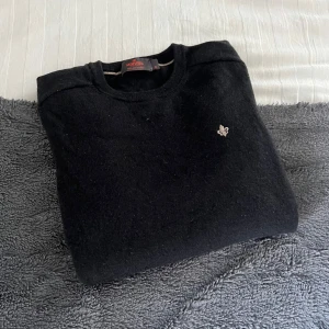 Morris Tröja Merinoull  - Säljer denna fina Morris tröja i 100% merinoull. Tröjan passar storlek S och är i mycket fint skick!