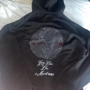 Yung Lean hoodie - Till alla som missade ut😔🙏 Aldrig använd förutom på konserten. Passar boxy