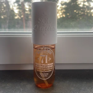 Sol de Janeiro 71 - Knappt använd body mist! Luktar väldigt gott men kommer inte till användning hos mig💕nypris 300