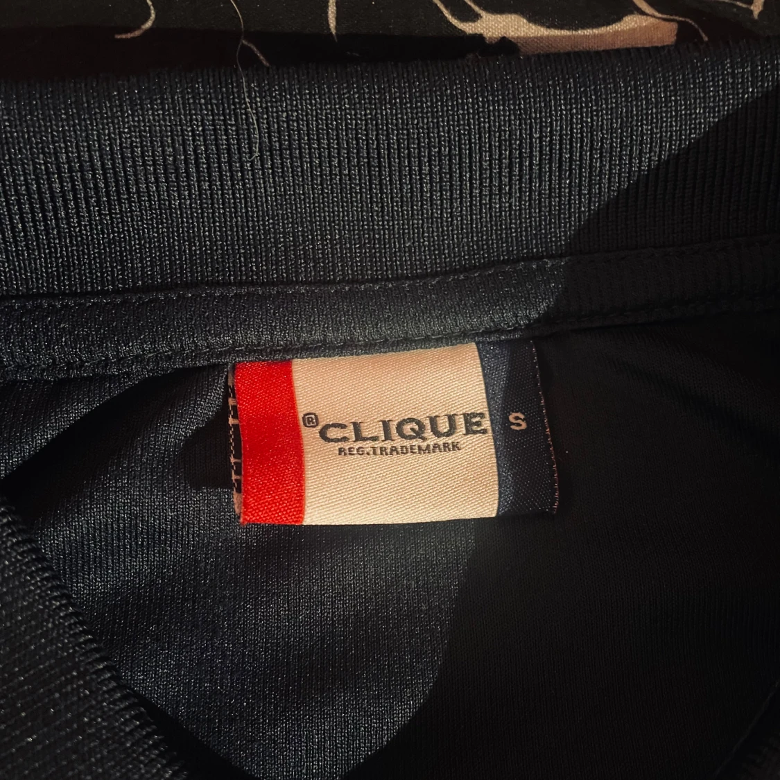 Marinblå pikétröja från Clique - 3