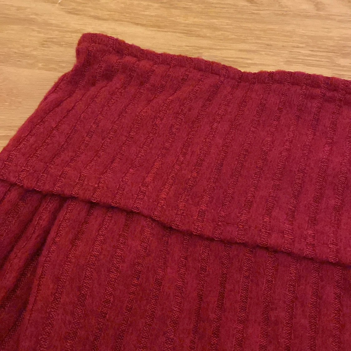 Vinröd offshoulder topp - 1