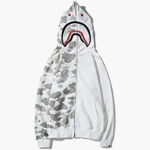 Bape Shark Hoodie Vit - Säljer min Bape Shark Hoodie som jag köpte på Amazon. Den har legat i garderoben sedan köp eftersom den är lite för stor för mig🫶🏻