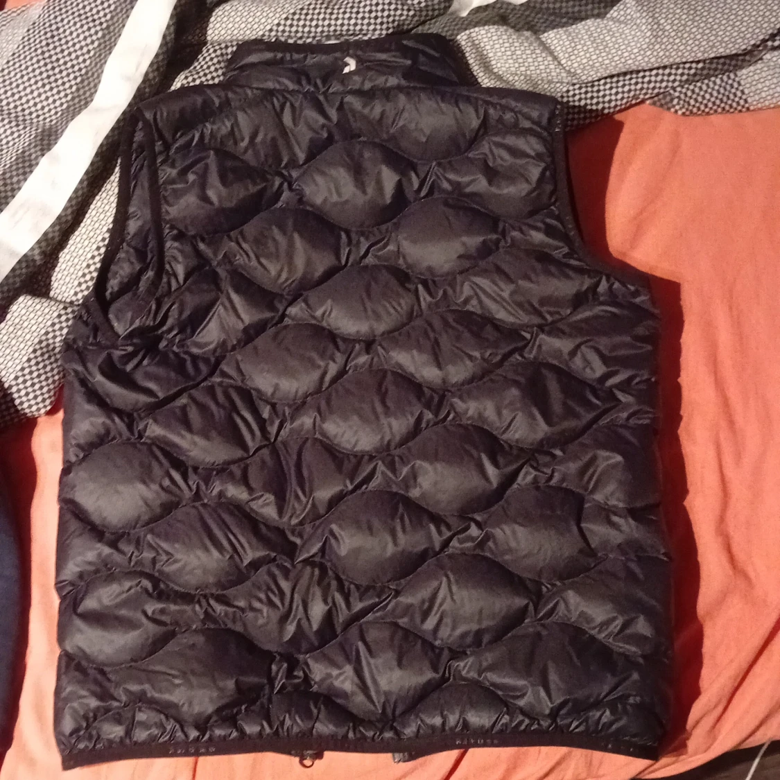 Svart dunväst från Peak Performance - 1