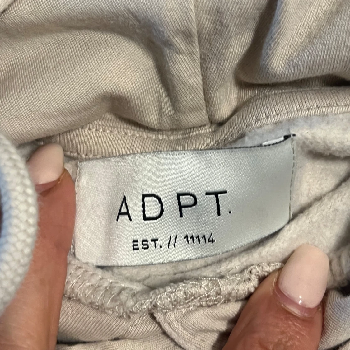 Vit hoodie från ADPT - 1