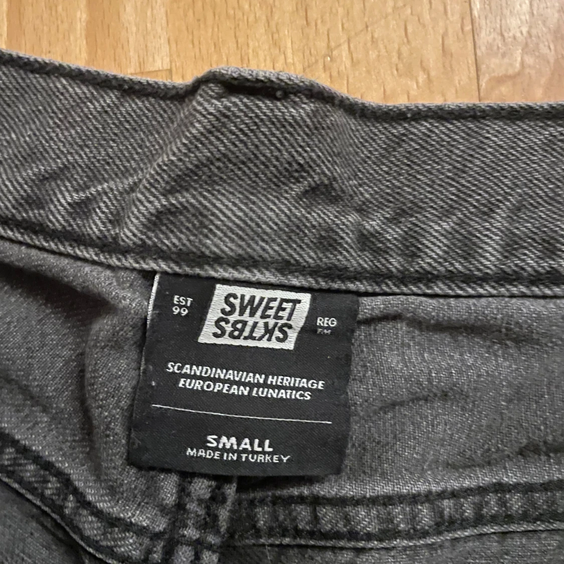 Grå jeans från Sweet Sktbs - 1