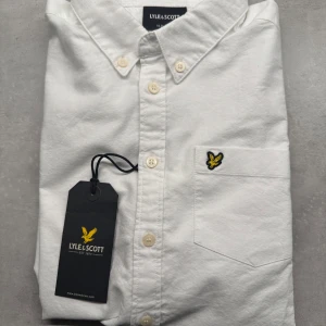 Lyle & Scott skjorta - Lyle & Scott skjorta helt oanvänd. Storlek: Small   Finns att hämta i Uppsala eller fraktas