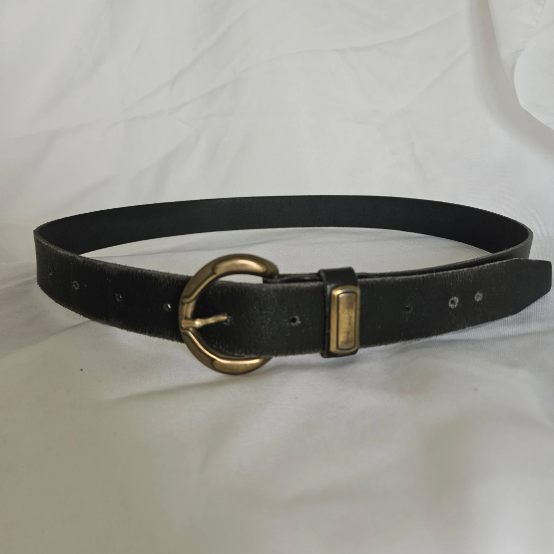 Svart skärp med guldfärgat spänne - 1