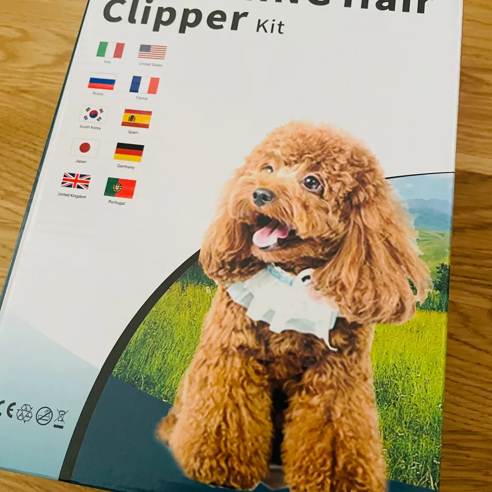 Säljer en elektrisk hundtrimmer med flera kammar för olika klipplängder. Perfekt för att hålla din hunds päls snygg och välvårdad. Inkluderar USB-laddningskabel och användarmanual. Lätt att använda och ger ett professionellt resultat hemma.. Muu.