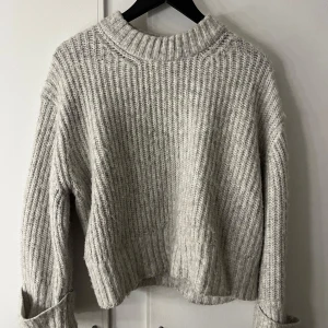 Stickad tröja - Superfin tröja som inte har kommit till användning på ett tag. Inga defekter💞