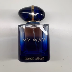 Armani My Way Le Parfum 50ml - Nypris 1700kr. Frakten står köparen för, ca 30ml kvar  (Ny pris på 30ml är 1200kr)  Skriv vid funderingar ☺️ skickar även med lite parfym tester på andra parfymer