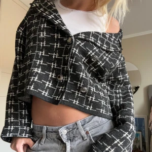 Jacka/tröja - Fin jacka/kofta man kan ha som båda i nyskick från zara💗