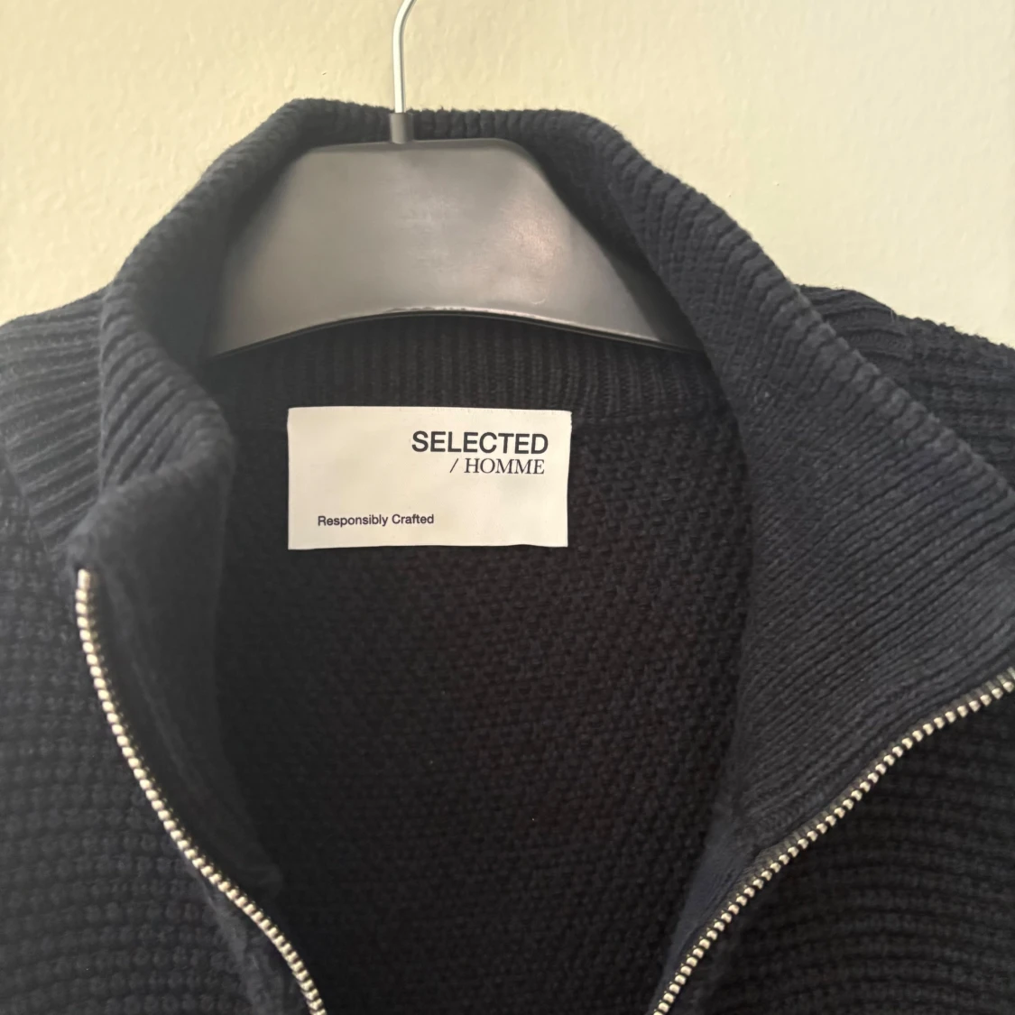 Mörk blå stickad kofta från Selected Homme - 3