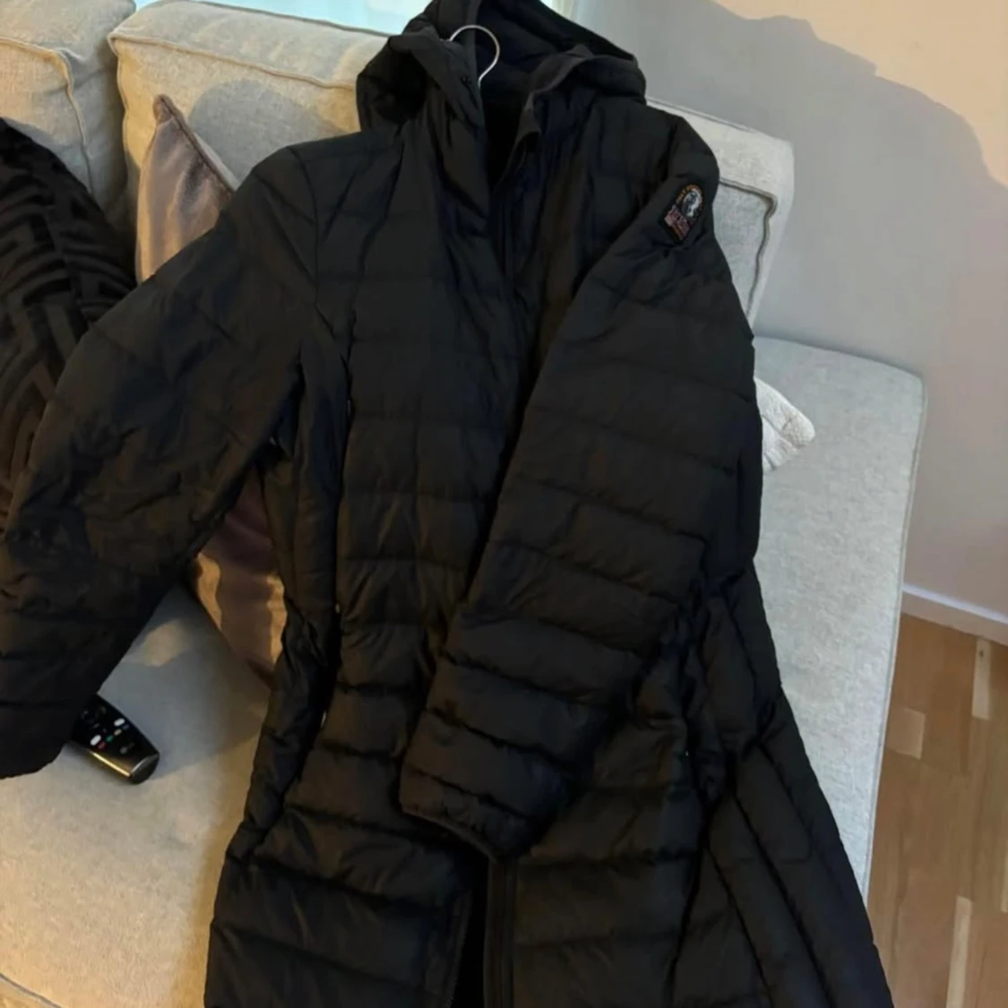 Svart lång dunjacka från Parajumpers