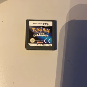 Pokémon Version Diamant Nintendo DS-spel - Säljer ett Nintendo DS-spel, Pokémon Diamond fungerar Perfekt.