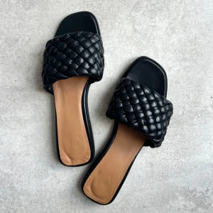 Sandaler  - Helt nya sandaler från Flattered. SÅ fina men tyvärr för små. Passar 36/37! Aldrig använda. Inga defekter alls. Nypris är ca 1800kr! Skriv till mig innan ni trycker på köp! 💕