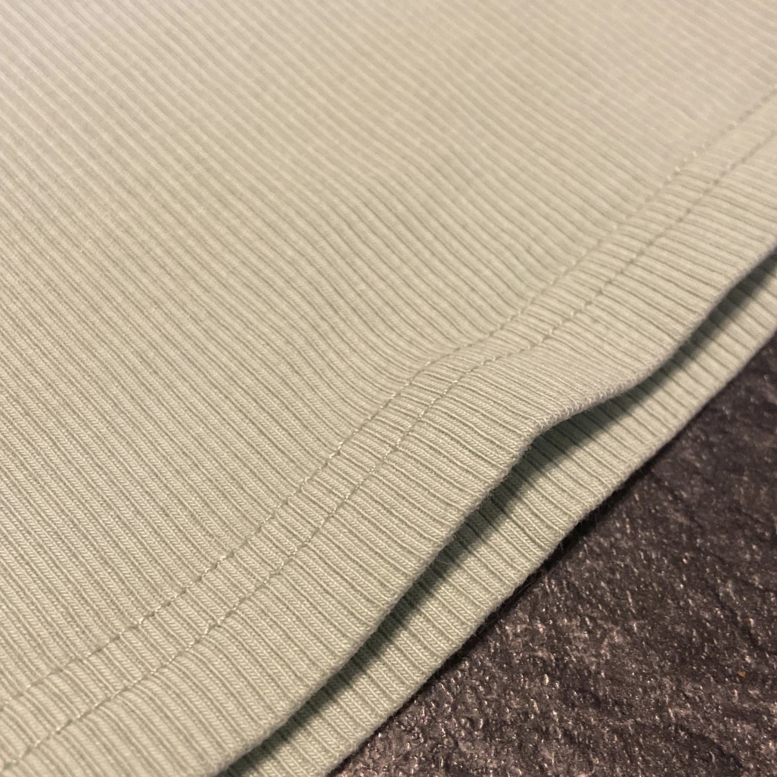 Ljusgrön ribbad t-shirt från Lindex - 3