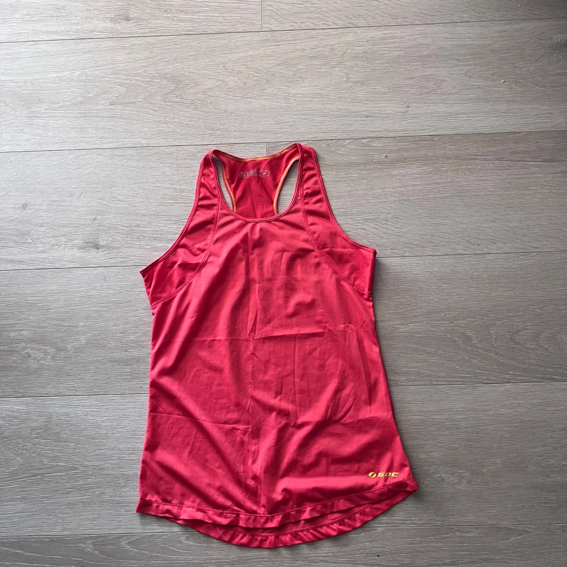 Röd träningstopp från Soc - 1