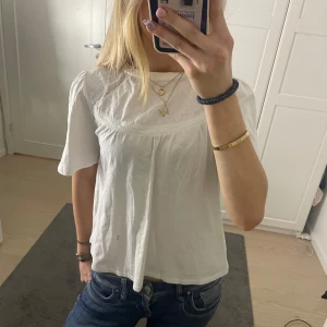 Zara blus - Säljer min Zara blus då den ej kom till användning!❤️Är i barnstolen men passar på mig som kan ha S😊perfekt till sommaren!💗