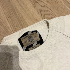 Vit morris tröja - Toppskick använt den 1 gång och den inte passar mig längre pris kan diskuteras😁