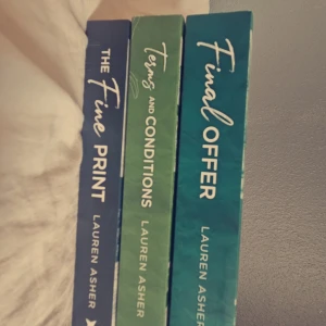 The Fine Print, Terms and Conditions, Final Offer - Säljer tre böcker av Lauren Asher: The Fine Print, Terms and Conditions och Final Offer. Alla är på eng och helt olästa