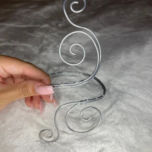 Armcuff/ armsmycke  - Perfekt till balen/ studenten/ eller skolavslutningen. Du kan välja om du vill ha det på över eller under armen✨ 