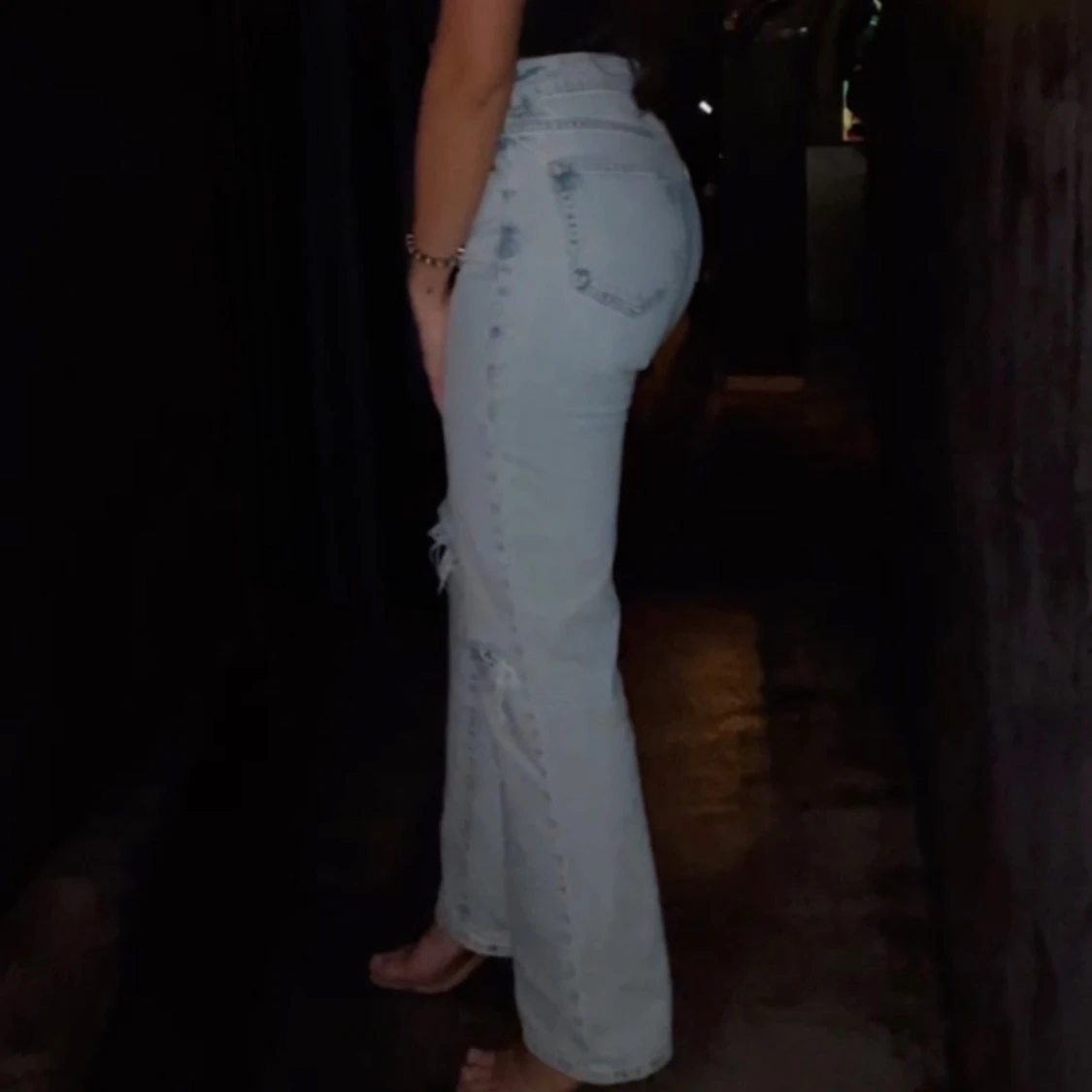 Ljusblå ripped jeans med raka ben - 1