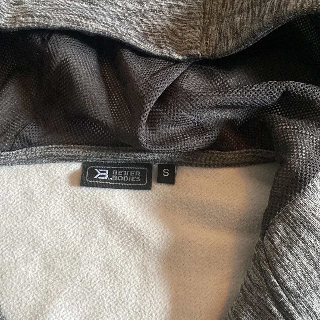 Grå hoodie från Better Bodies - 1