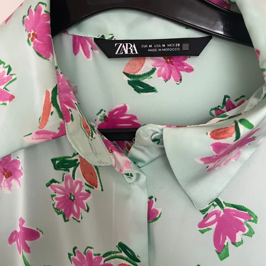 Mintgrön blommig skjorta från Zara - 2