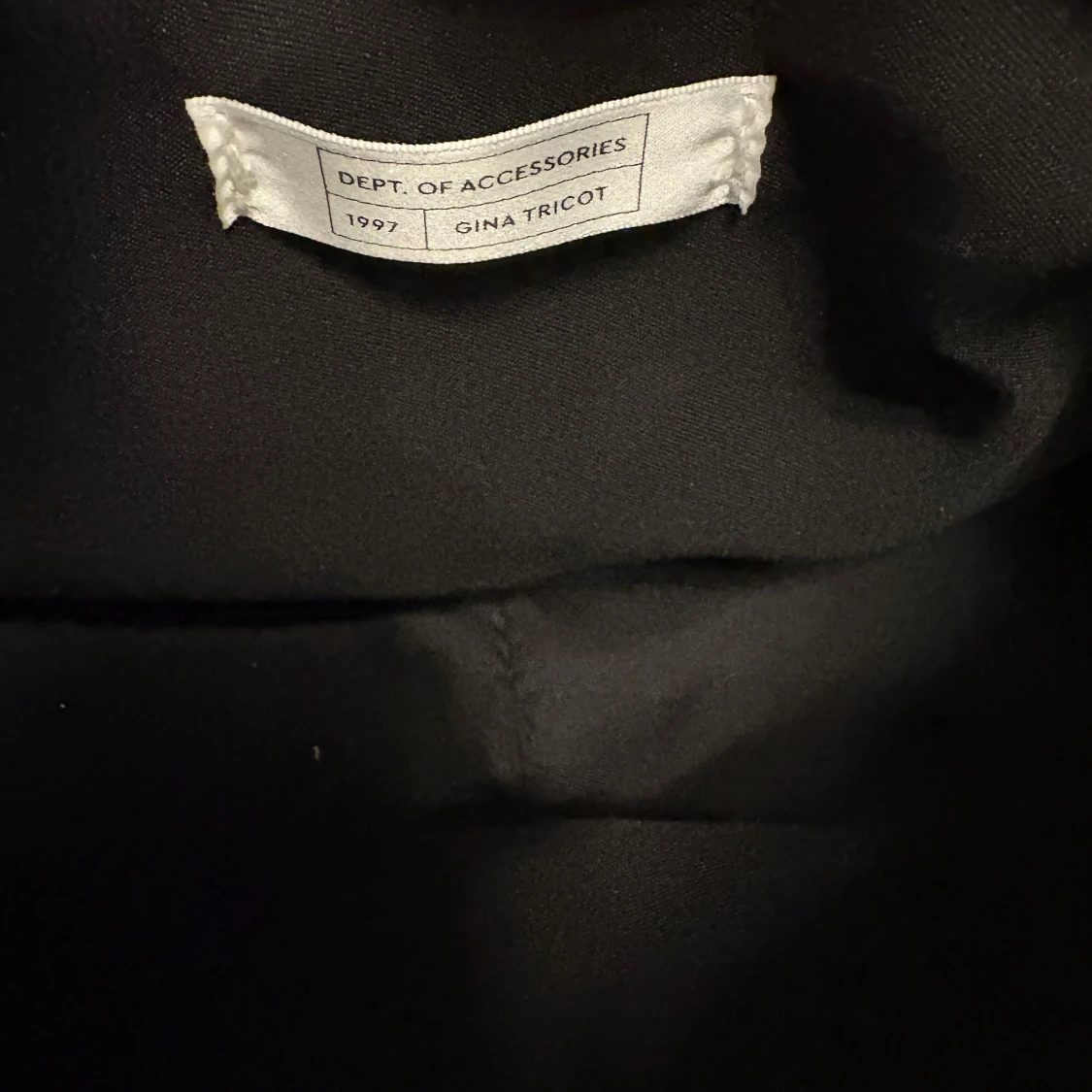 Silver axelväska från Gina Tricot - 3