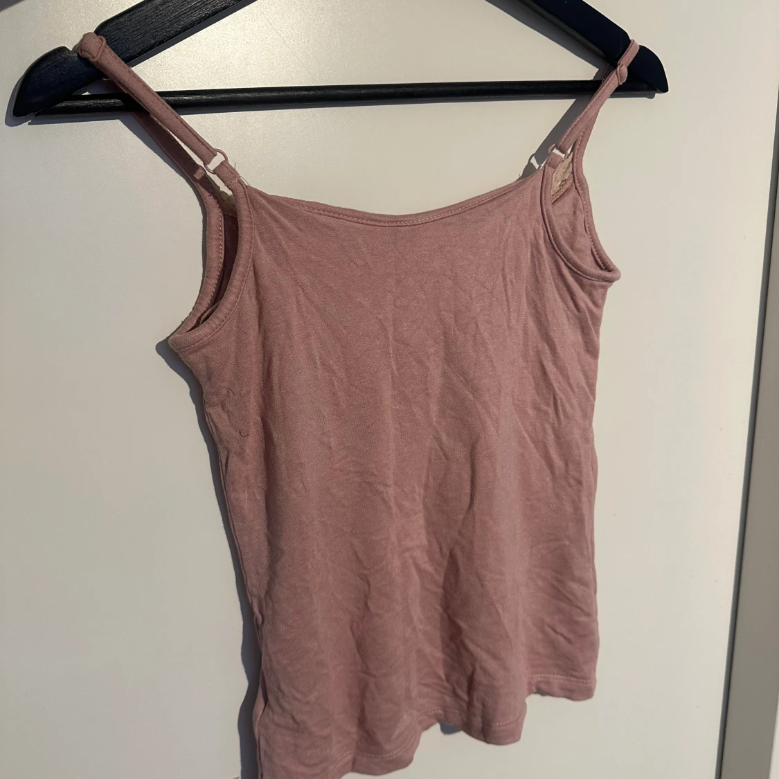 Rosa linnetopp med spets - 1