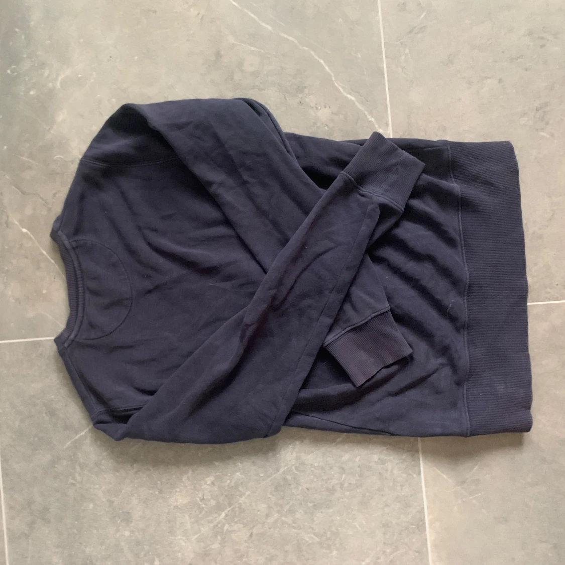 Mörkblå sweatshirt från GANT - 3