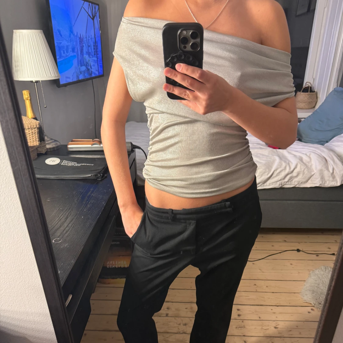 Silverfärgad offshoulder topp - 1