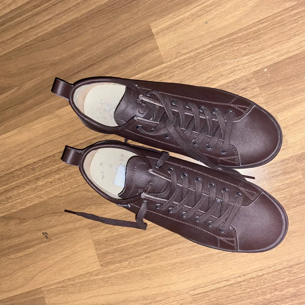 Säljer ett par Lädersneakers från PS Paul Smith. Nypris 2500 kr. Kengät.