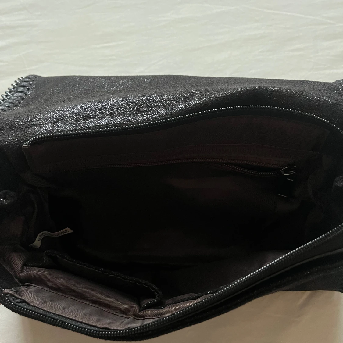 Svart axelväska med kedjedetaljer - 2