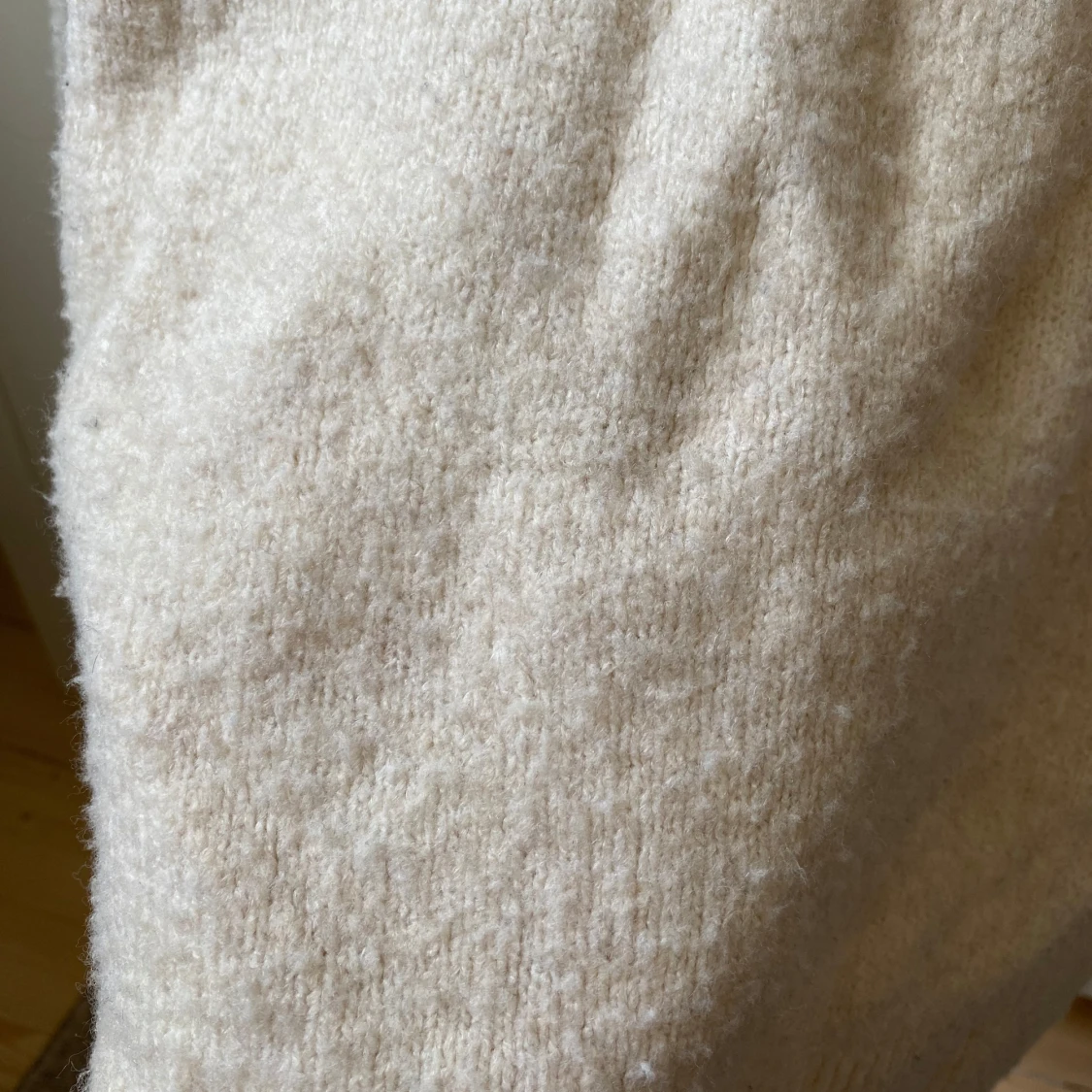 Beige offshoulder  tröja - 1