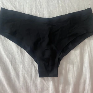 Svarta brazilian trosor  - Snygga svarta brazilian trosor, sömlösa och luftigt och skönt material. OBS: aldrig använda! 