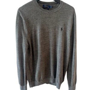 RALPH LAUREN MERINOULL TRÖJA - Ralph Lauren tröja - Storlek L - 100% merinoull - Mycket fint skick - hör av er vid minsta fundering // Deluxecloset 