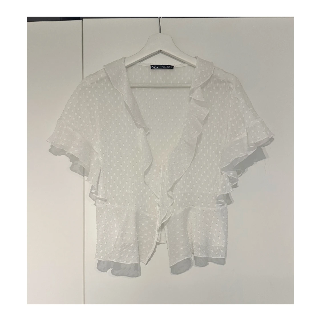 Vit volangblus från Zara