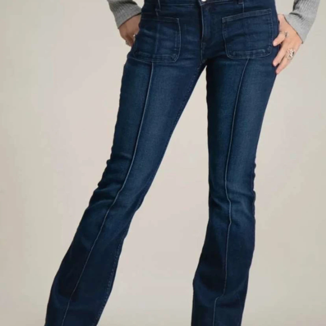 Mörkblå bootcut jeans
