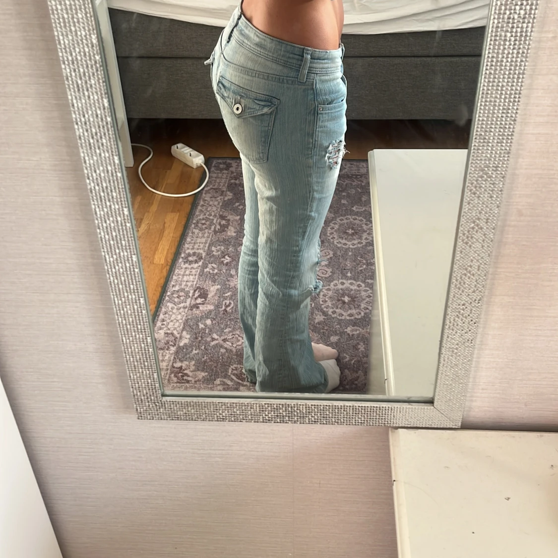 Ljusblå bootcut jeans från H&M - 1