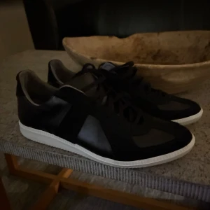Gats - Säljer dessa svarta gats. Använda 1 gång. Skriv vid fler bilder eller intresse!