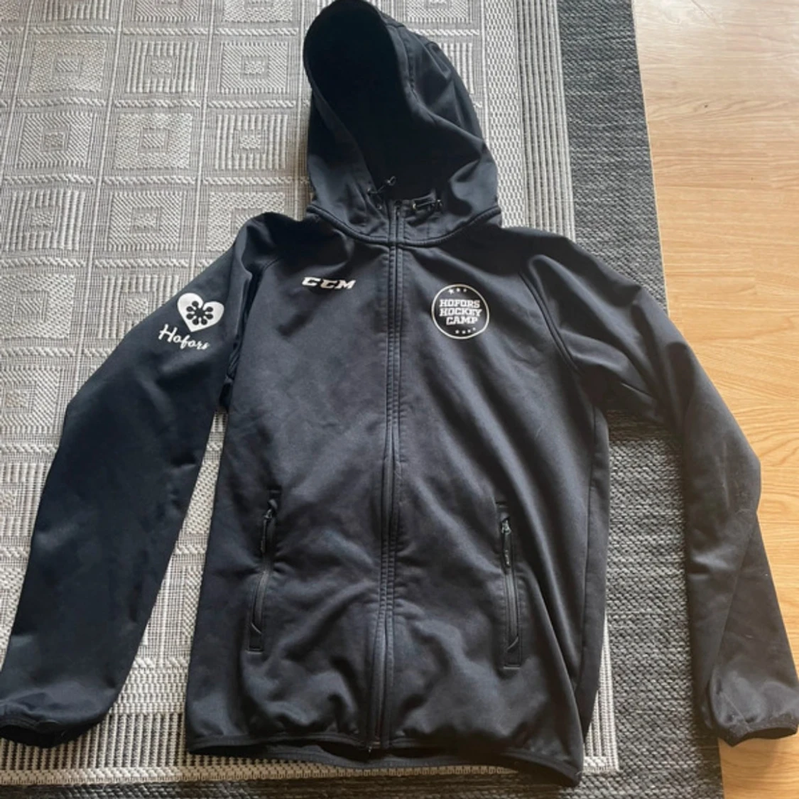 Svart vindjacka CCM med huva