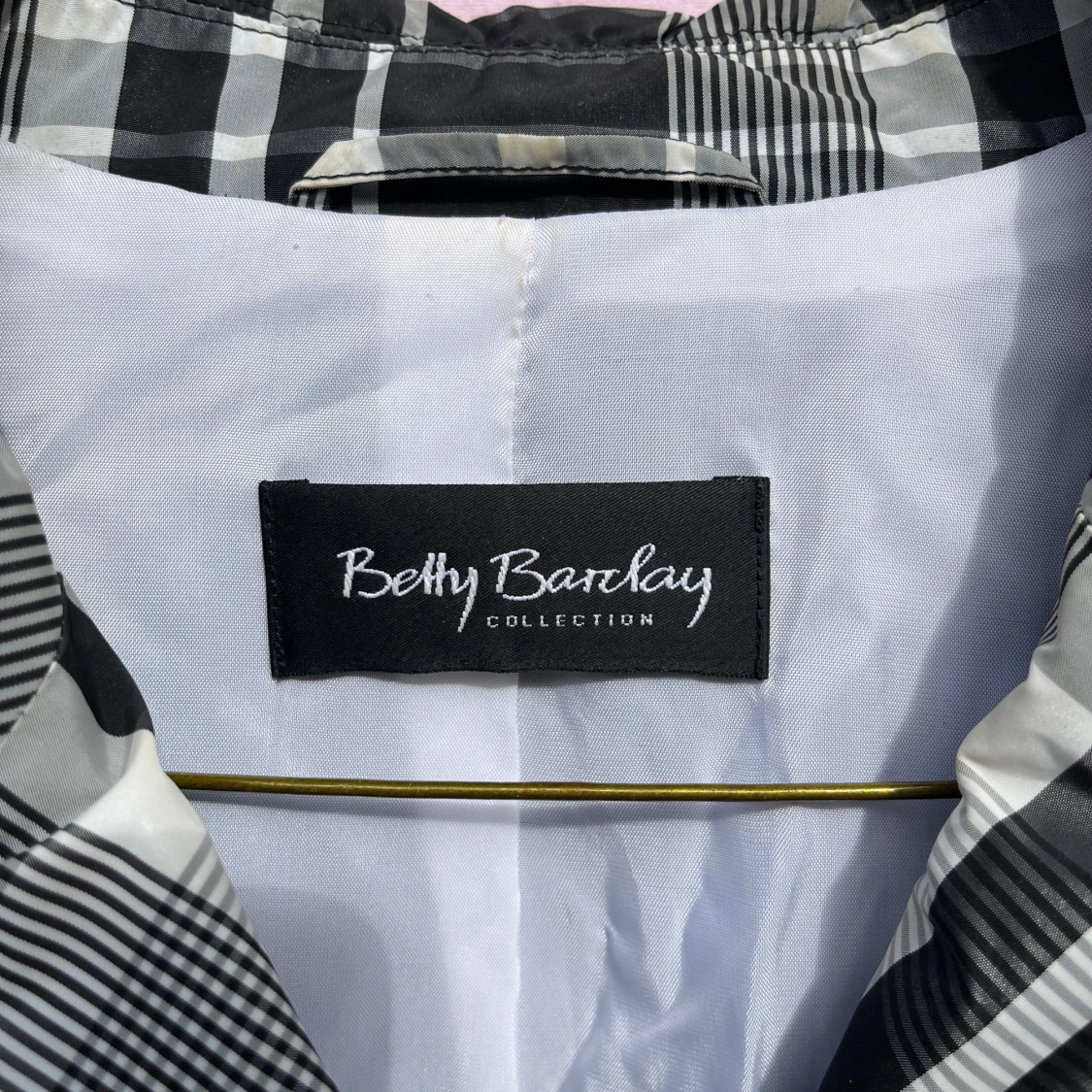 Rutig svartvit kavaj från Betty Barclay - 2