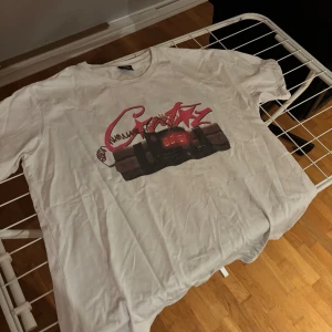 Corteiz | NOTIME4LUV - As fet Corteiz tshirt i riktigt bra skick ser ut som ny! Endast använd 2 gånger, strl XL