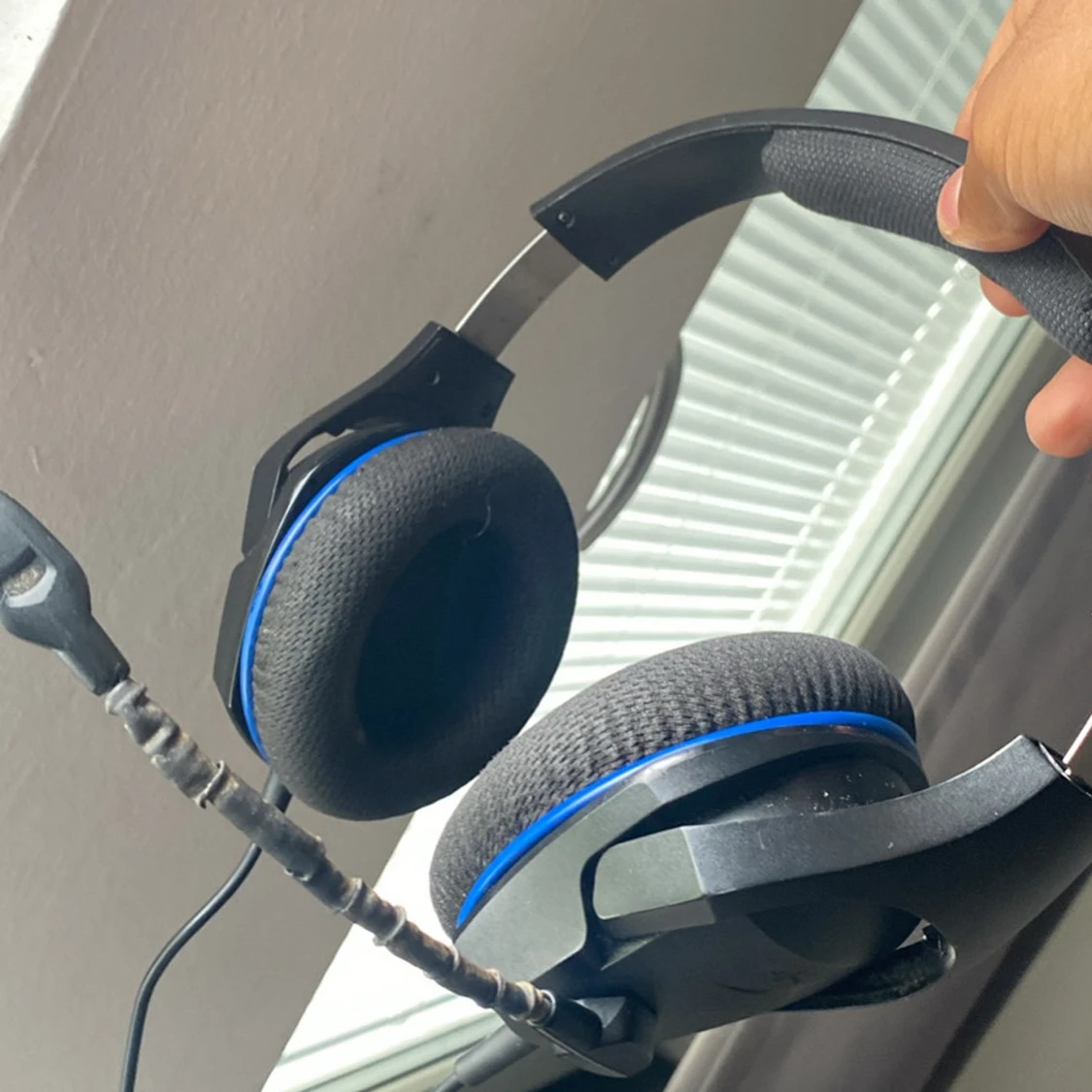 Säljer hörlurar  - 1