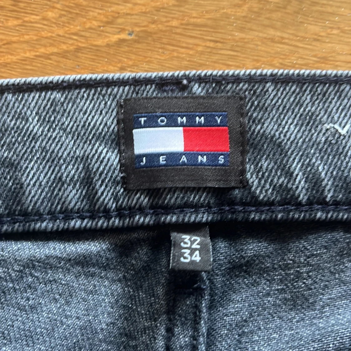 Grå jeans från Tommy Jeans - 4