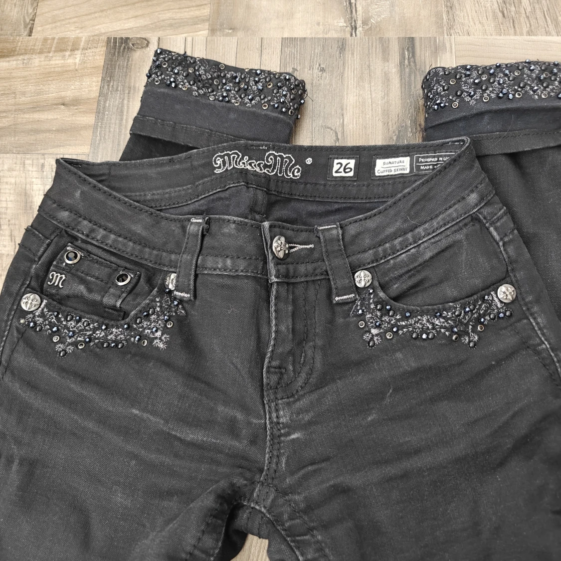 Svarta Miss Me jeans med pärldetaljer